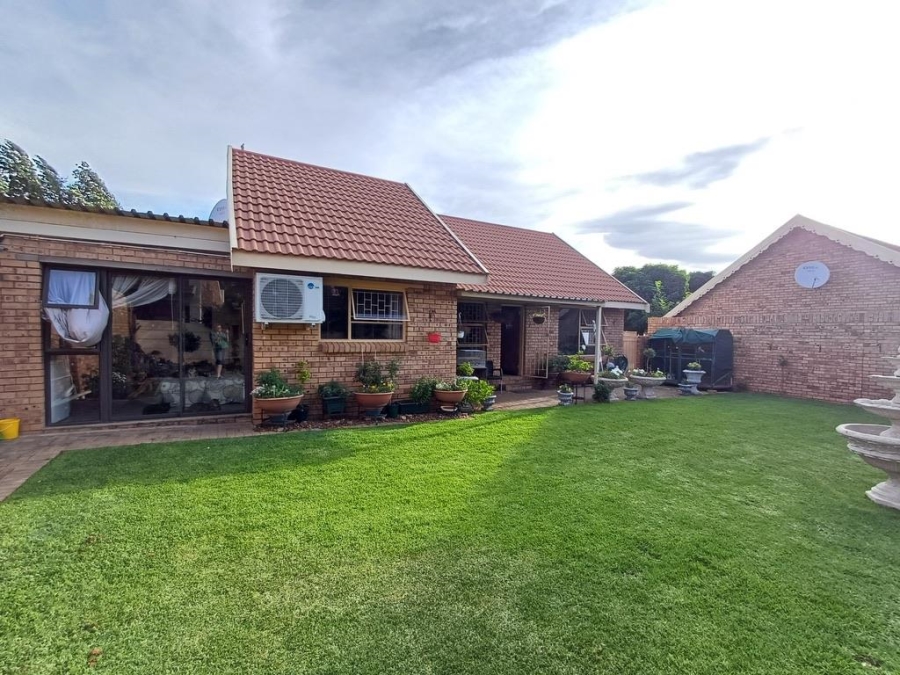 3 Bedroom Property for Sale in Langenhovenpark Free State